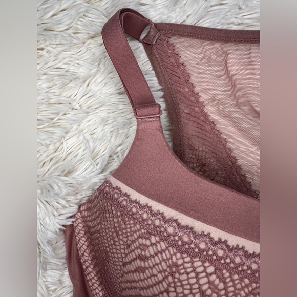 Victoria’s Secret front close bra 36DD - Picture 16 of 16